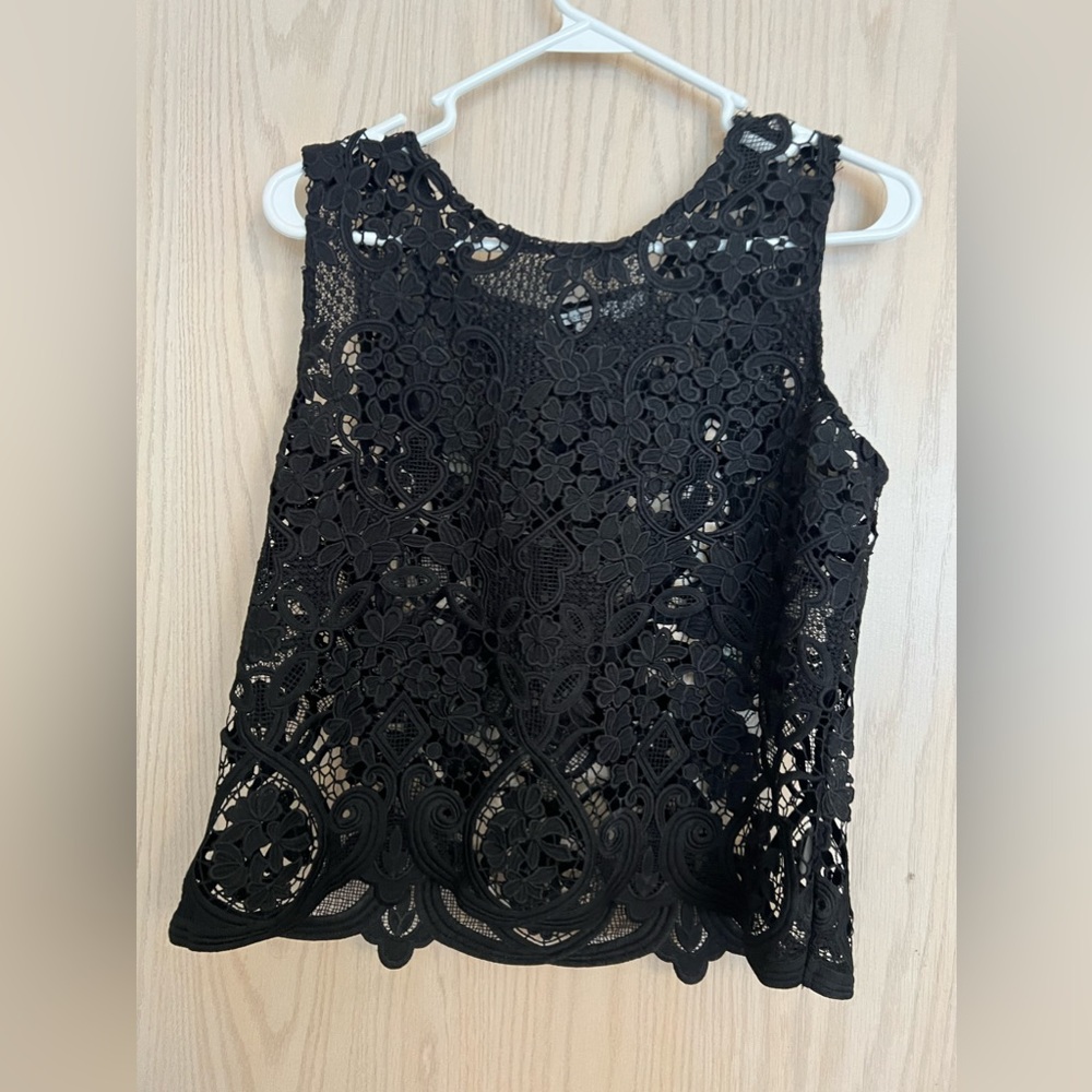 Acemi sleeveless floral black lace top size M , like new condition. Wear it once